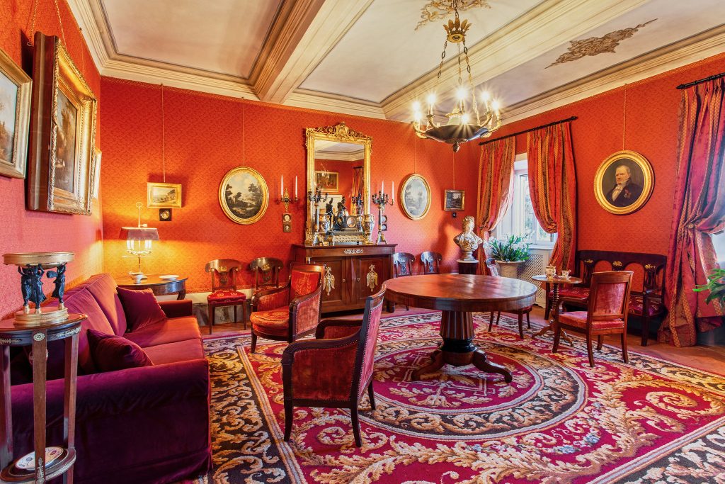 Tailored Wine Weekend in Montepulciano – Palazzo Nobile di San Donato historic suite